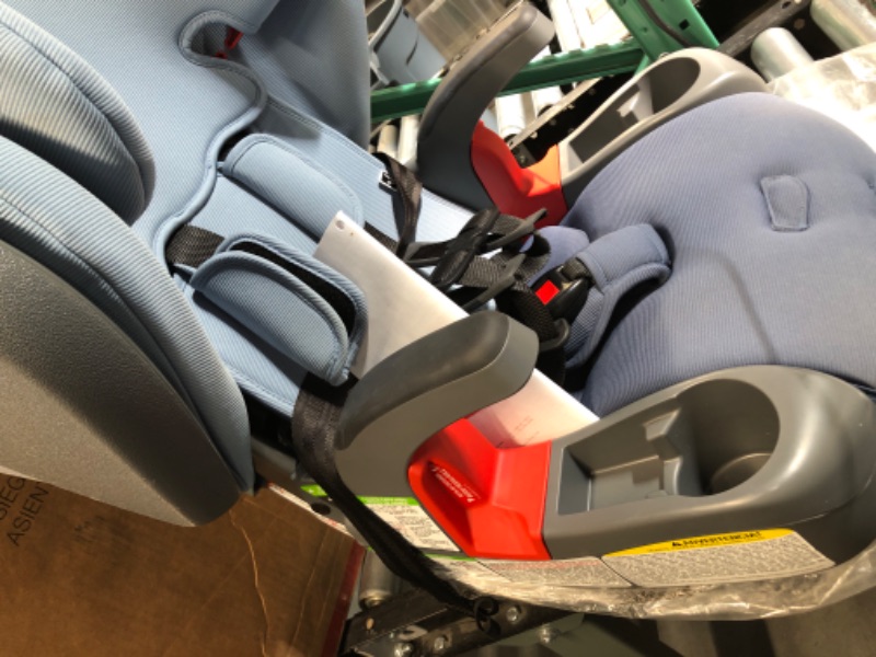 Photo 3 of **USED BUT LOOKS NEW- MANUFACTURED: 01/2023**
Britax Grow with You Click Tight+ Harness-to-Booster - blue Ombre 