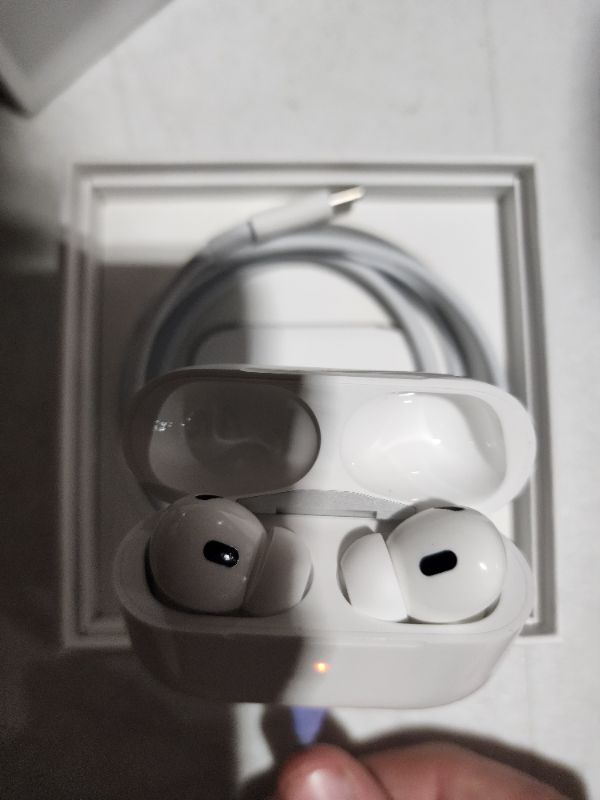 Photo 4 of AirPods Pro (2nd generation)