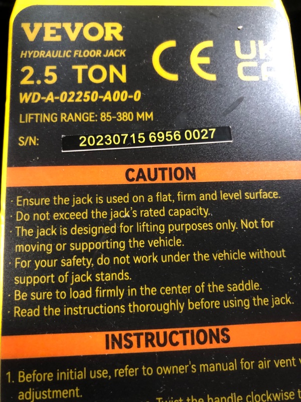 Photo 4 of HANDLE IS BROKEN********
VEVOR 2.5 Ton Low Profile, Heavy-Duty Steel Racing Floor Jack with Dual Pistons Quick Lift Pump, Lifting Range 3.64"-19.49" Steel 2.5T Dual Pump