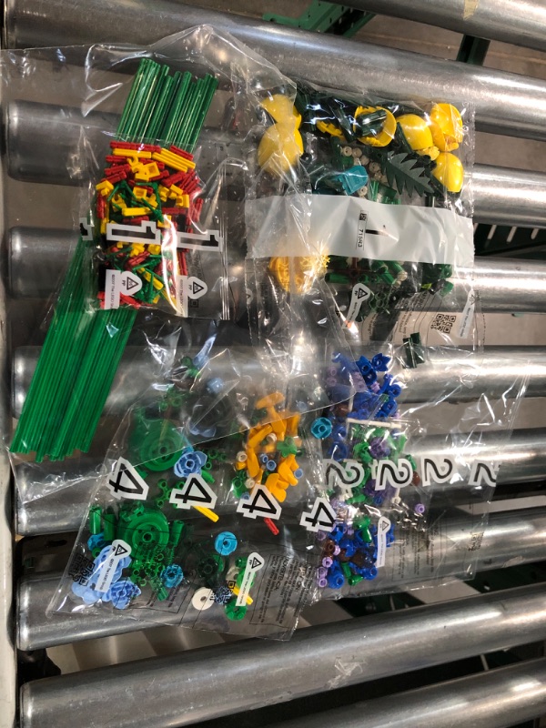 Photo 2 of ***MISSING 4 OF THE 8 BAGS - FOR PARTS ONLY - NONREFUNDABLE***
LEGO Icons Wildflower Bouquet 10313