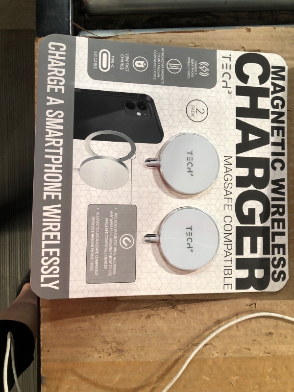 Photo 1 of TECH MAGNETIC WIRELESS CHARGER A SMARTPHONE 