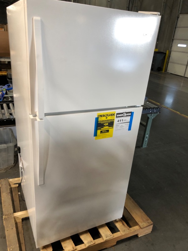 Photo 11 of ***NOT FUNCTIONAL - FOR PARTS - SEE NOTES***
Whirlpool 18.2-cu ft Top-Freezer Refrigerator WRT318FZDW (White)