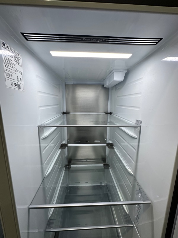 Photo 11 of LG InstaView Craft Ice 27.1-cu ft Smart Side-by-Side Refrigerator with Dual Ice Maker