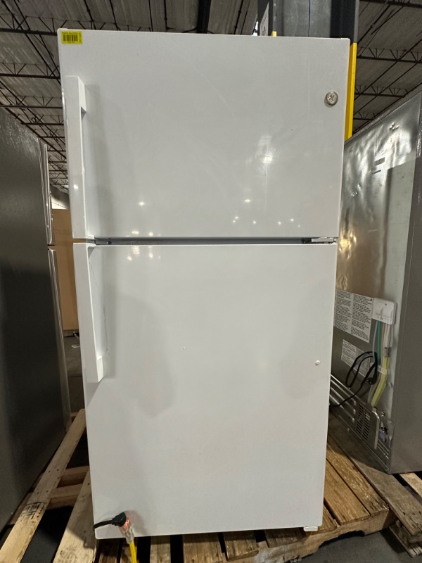 Photo 2 of GE Garage-ready 21.9-cu ft Top-Freezer Refrigerator (White)