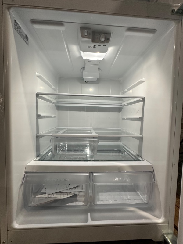 Photo 6 of GE Garage-ready 21.9-cu ft Top-Freezer Refrigerator (White)