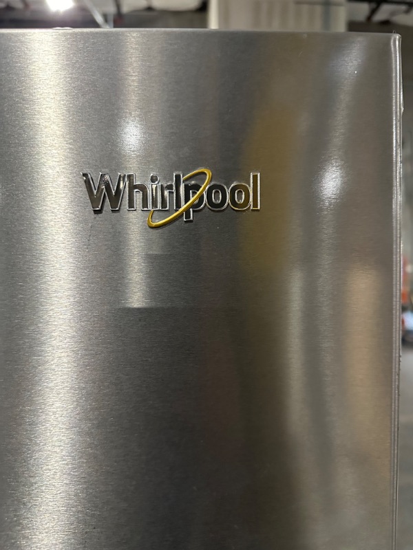 Photo 4 of Whirlpool 24.6-cu ft Side-by-Side Refrigerator with Ice Maker