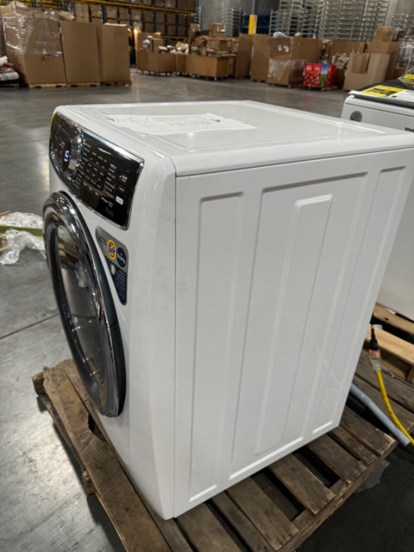 Photo 3 of Electrolux SmartBoost 4.5-cu ft High Efficiency Stackable Steam Cycle Front-Load Washer (White)