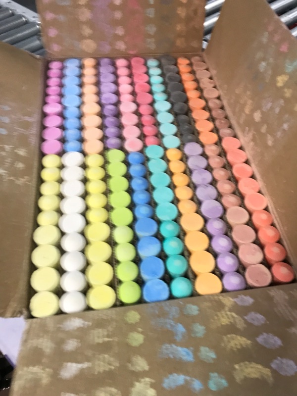 Photo 2 of JOYIN 180 PCS Washable Sidewalk Chalks Set in 20 Colors Non-Toxic Jumbo Chalk for Outdoor Art Play, Painting on Chalkboard, Blackboard and Playground