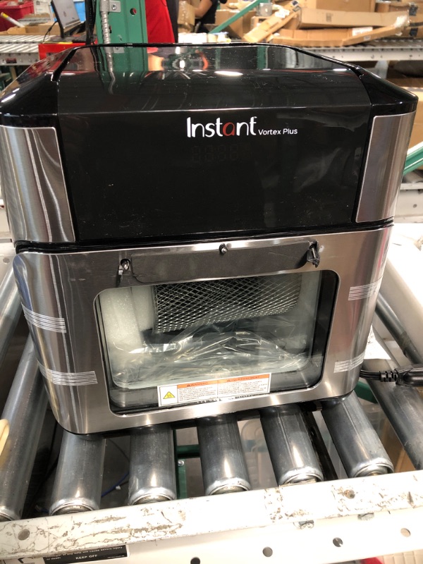 Photo 4 of ***MAJOR DAMAGE - HANDLE AND FRONT PANEL BROKEN - SEE PICTURES - POWERS ON***
Instant Vortex Plus Air Fryer Oven 7 in 1 with Rotisserie, 10 Qt