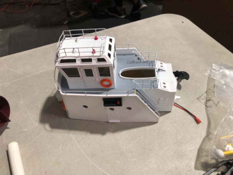 Photo 6 of ***UNABLE TO TEST - NO BATTERIES - USED AND DIRTY - SCRATCHED - SEE PICTURES***
Pro Boat Horizon Harbor 30-Inch RC Tug Boat RTR Battery and Charger Not Included PRB08036