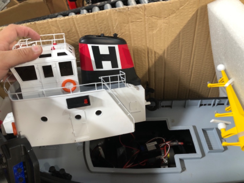 Photo 3 of ***UNABLE TO TEST - NO BATTERIES - USED AND DIRTY - SCRATCHED - SEE PICTURES***
Pro Boat Horizon Harbor 30-Inch RC Tug Boat RTR Battery and Charger Not Included PRB08036