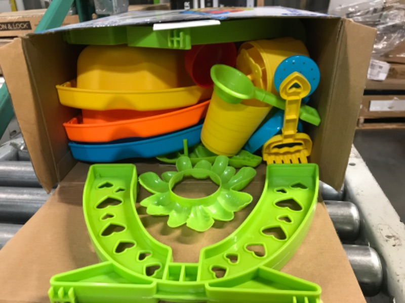 Photo 4 of BELLOCHIDDO Sand Water Table for Toddlers, 3 in 1 Sand Table **LOOKS BRAND NEW**