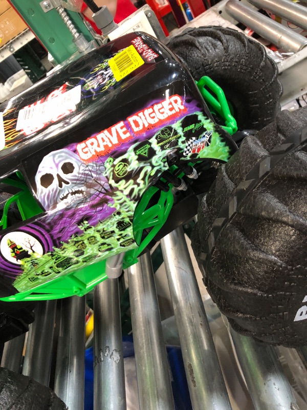 Photo 4 of *SEE NOTES* Monster Jam, Official Mega Grave Digger All-Terrain Remote Control Monster Truck, Over 2 Ft. Tall, 1:6 Scale, Kids Toys for Boys and Girls Ages 4 and up Mega Grave Digger (V2)