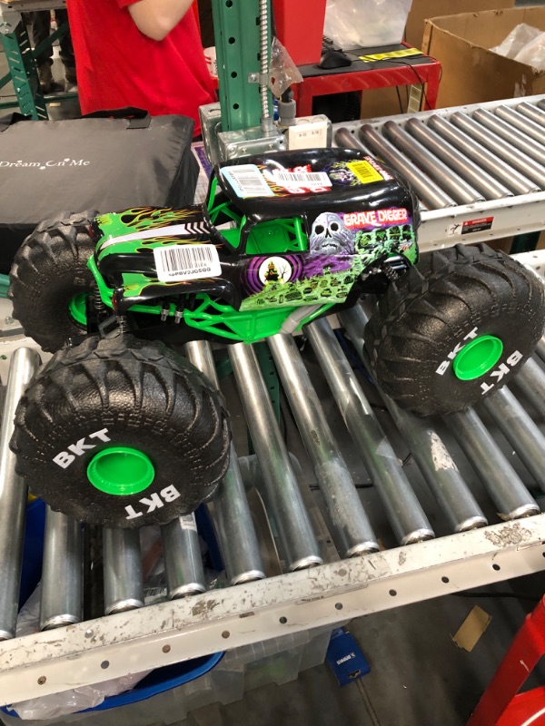 Photo 3 of *SEE NOTES* Monster Jam, Official Mega Grave Digger All-Terrain Remote Control Monster Truck, Over 2 Ft. Tall, 1:6 Scale, Kids Toys for Boys and Girls Ages 4 and up Mega Grave Digger (V2)