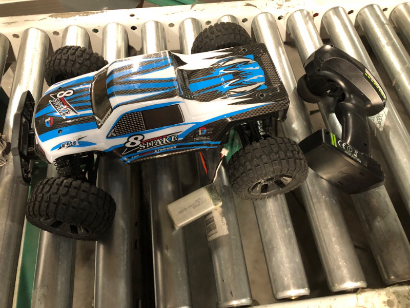 Photo 2 of *DAMAGED* DEERC 9200E Large Hobby RC Cars, 48 KM/H Off Road Monster RC Truck Toy 1:10 