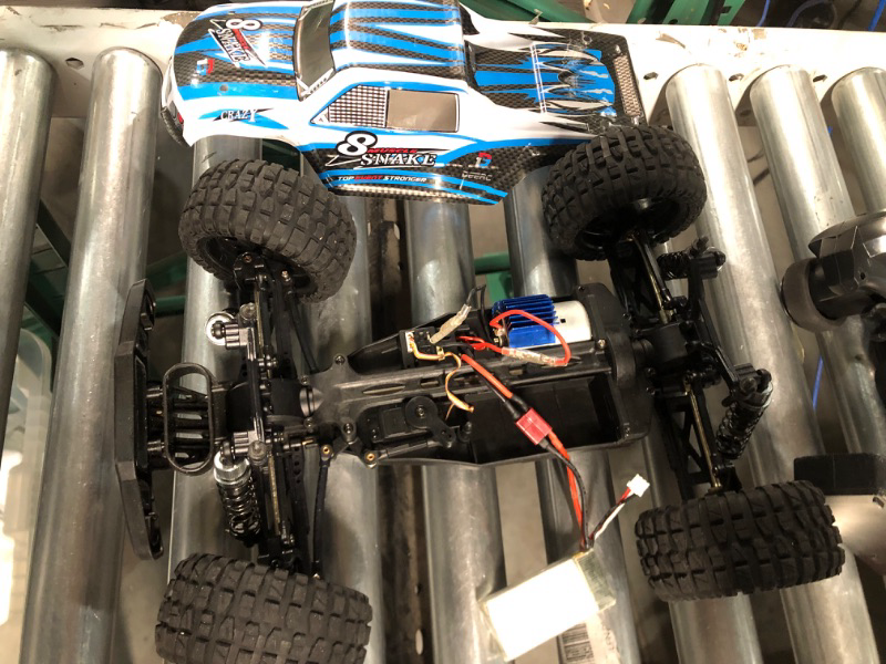 Photo 3 of *DAMAGED* DEERC 9200E Large Hobby RC Cars, 48 KM/H Off Road Monster RC Truck Toy 1:10 