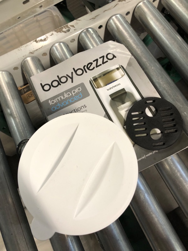 Photo 4 of Baby Brezza Formula Pro Advanced Formula Dispenser Machine 