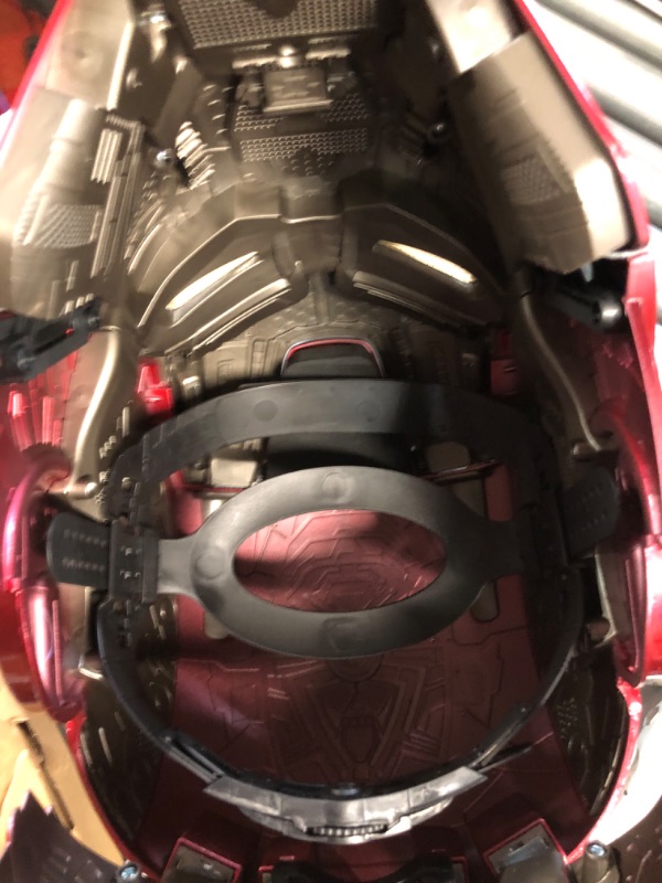 Photo 5 of Avengers Marvel Legends Iron Man Electronic Helmet - Multicolor Characters