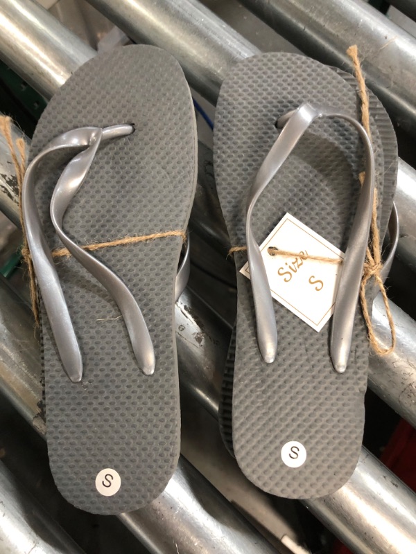 Photo 2 of (2x) Pair S Flip Flops - Grey