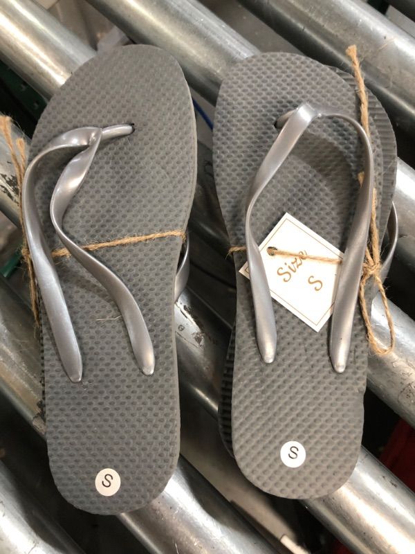 Photo 1 of (2x) Pair S Flip Flops - Grey