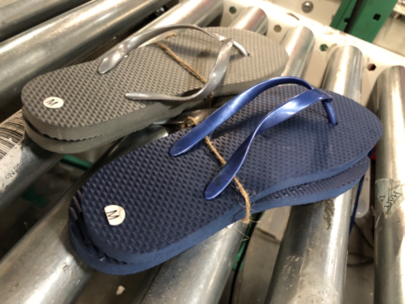 Photo 1 of (2x) Pair M Flip Flops