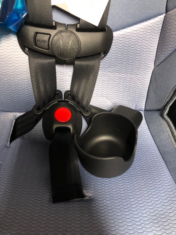 Photo 4 of ***ONE OF THE CUP HOLDERS IS MISSING***
Cosco Finale DX 2-in-1 Booster Car Seat, Extended Use