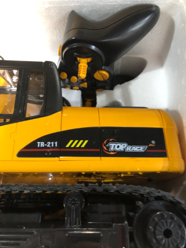 Photo 3 of *USED* *MISSING PARTS*
Top Race 15 Channel Full Functional Remote Control Excavator Construction Tractor with 2.4Ghz Transmitter and Metal Shovel – TR 211 RC Excavator