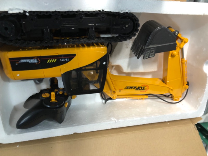 Photo 2 of *USED* *MISSING PARTS*
Top Race 15 Channel Full Functional Remote Control Excavator Construction Tractor with 2.4Ghz Transmitter and Metal Shovel – TR 211 RC Excavator