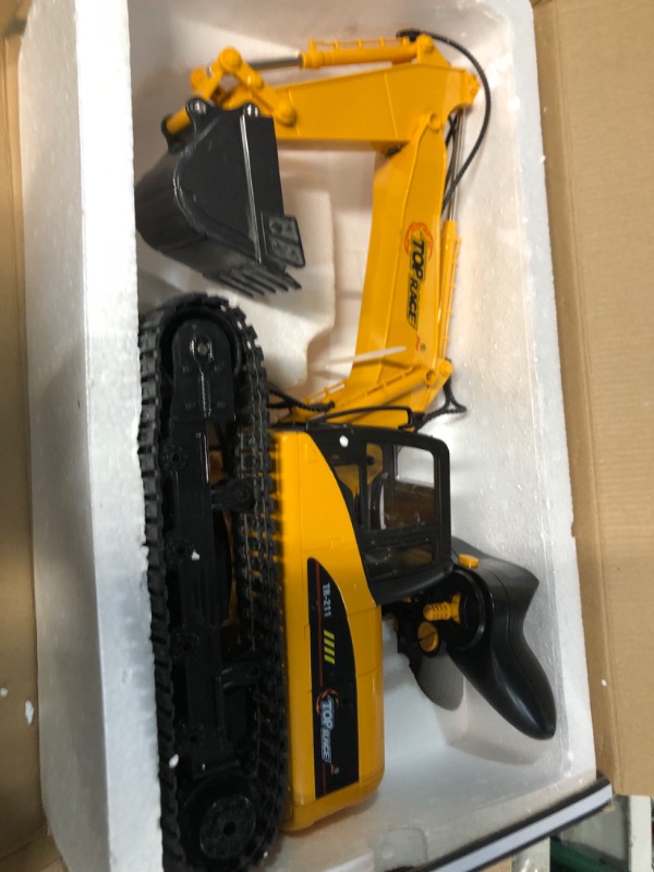 Photo 4 of *USED* *MISSING PARTS*
Top Race 15 Channel Full Functional Remote Control Excavator Construction Tractor with 2.4Ghz Transmitter and Metal Shovel – TR 211 RC Excavator