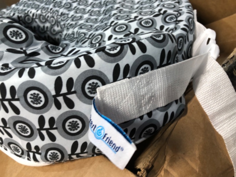 Photo 2 of *used*
My Brest Friend Original Nursing Pillow for Breastfeeding, Nursing and Posture Support with Pocket and Removable Slipcover, Midnight Poppy