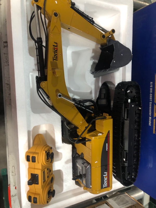 Photo 4 of Huina RC Excavator for adults1580 Hobby Remote Control 