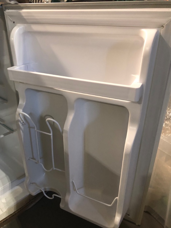 Photo 4 of ***NOT FUNCTIONAL - FOR PARTS/REPAIR ONLY***
BLACK+DECKER BCRK25W Refrigerator Single Door Mini Fridge, 2.5 Cubic Ft., White