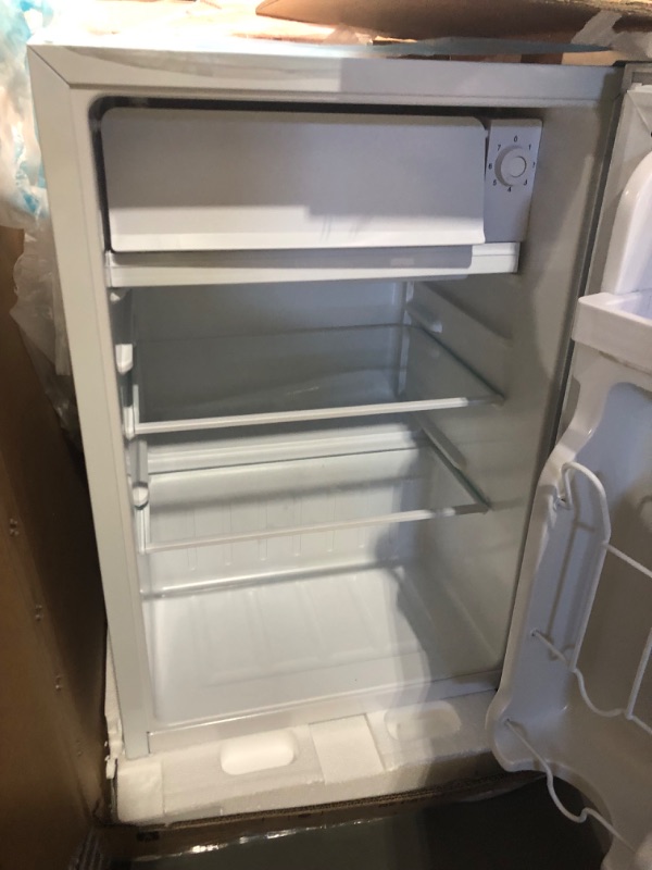 Photo 3 of ***NOT FUNCTIONAL - FOR PARTS/REPAIR ONLY***
BLACK+DECKER BCRK25W Refrigerator Single Door Mini Fridge, 2.5 Cubic Ft., White