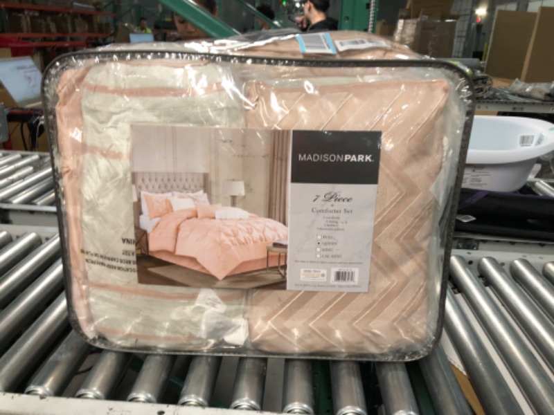 Photo 2 of **LOOKS NEW** Madison Park Laurel - Comforter set - 7-piece - queen - blush