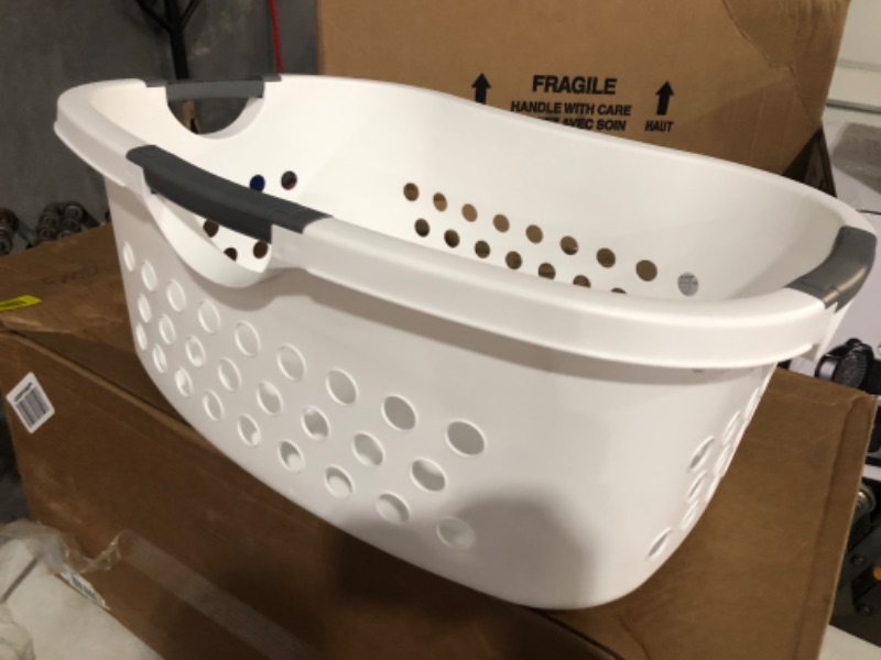 Photo 3 of **SEE NOTES**
IRIS USA 48L Plastic Hip Hold Laundry Basket