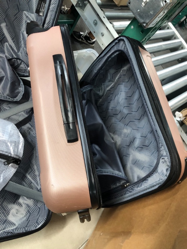 Photo 3 of *MINOR DAMAGE PREV USED*
Travelers Club Midtown Hardside 4-Piece Luggage Travel Set, Rose Gold 