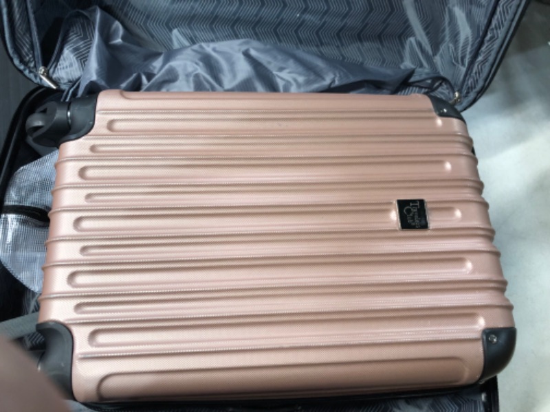 Photo 4 of *MINOR DAMAGE PREV USED*
Travelers Club Midtown Hardside 4-Piece Luggage Travel Set, Rose Gold 