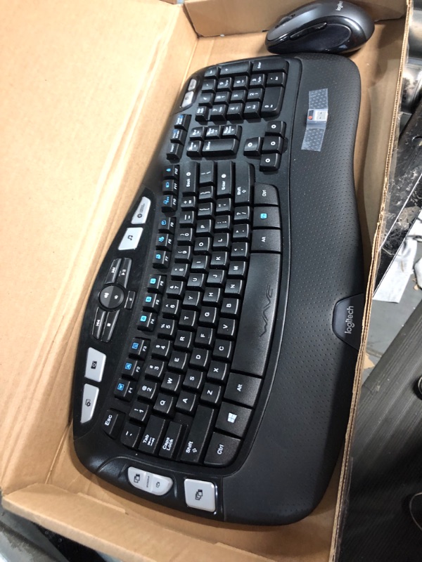 Photo 5 of Logitech MK550 Wireless Wave K350 Keyboard and Mouse Combo