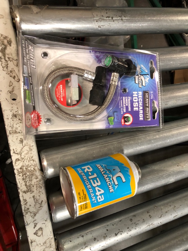 Photo 4 of AC Heavy Duty Recharge Hose R134a with refrigerant bundle 