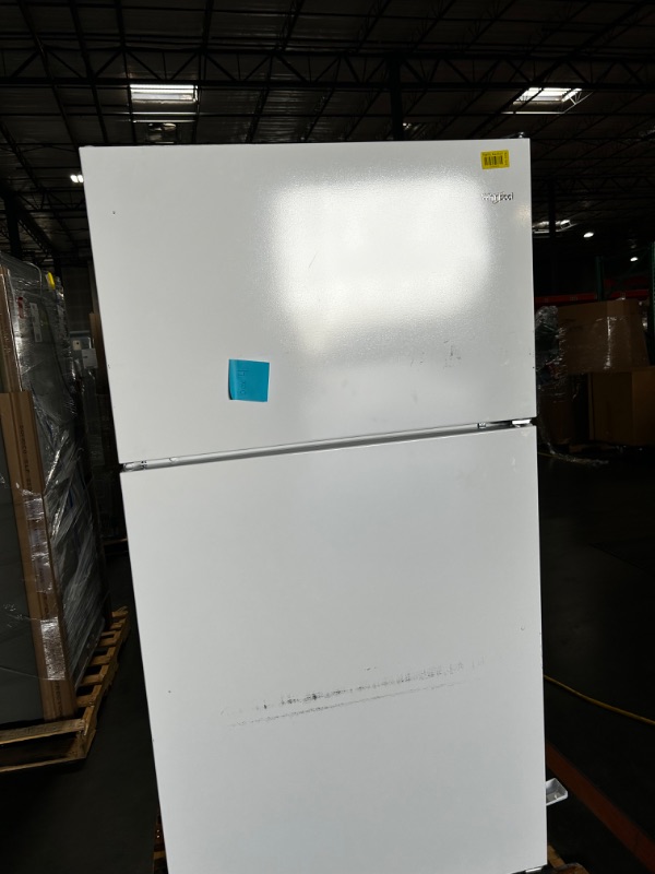 Photo 4 of Whirlpool 20.5-cu ft Top-Freezer Refrigerator (White)
