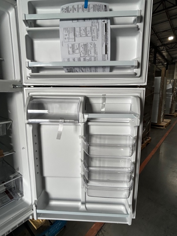 Photo 4 of Whirlpool 20.5-cu ft Top-Freezer Refrigerator (White)
