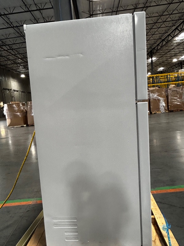 Photo 7 of LG 30 in. 20.2 Cu. Ft. Smooth White Top Freezer Refrigerator
