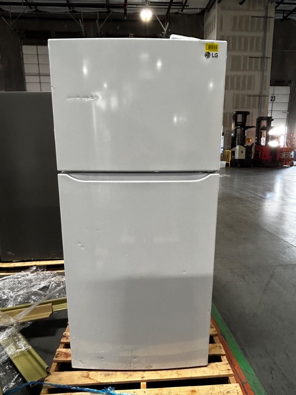 Photo 2 of LG 30 in. 20.2 Cu. Ft. Smooth White Top Freezer Refrigerator
