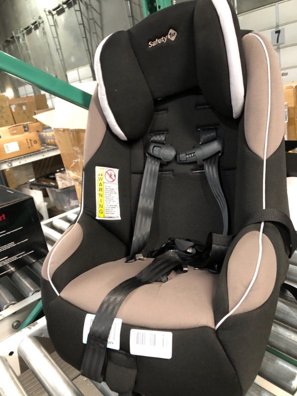 Photo 2 of ***USED - NO PACKAGING***
Safety 1st Guide 65 Convertible Car Seat, Chambers