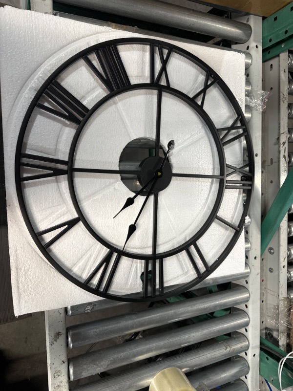 Photo 2 of **DOESN'T WORK**
Large Modern Metal Wall Clocks60cm Black