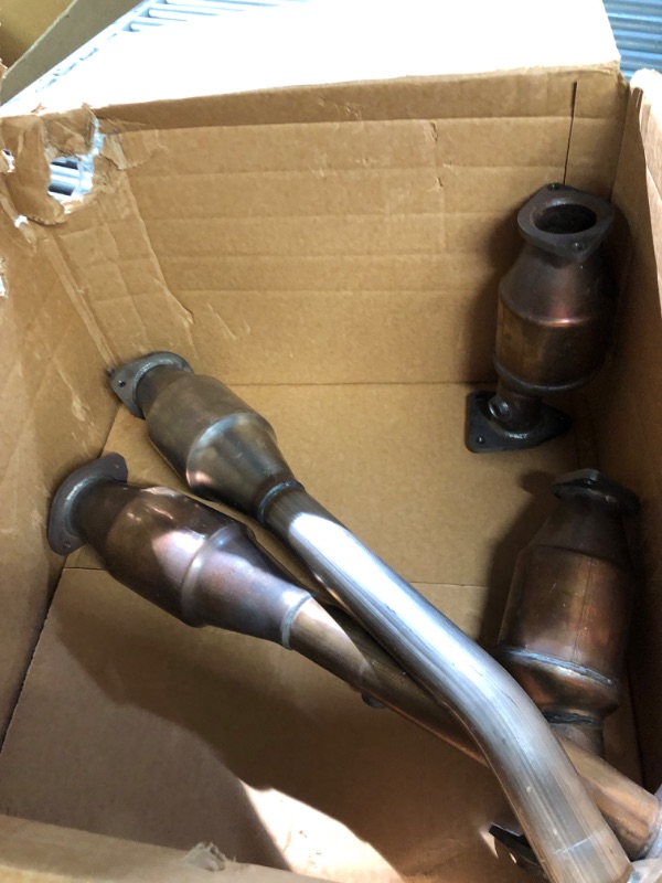 Photo 3 of **HEAVILY USED**
FOMIUZY High Flow Front Catalytic Converter Kit Direct-Fit Chevy Traverse 2009-2017 GMC