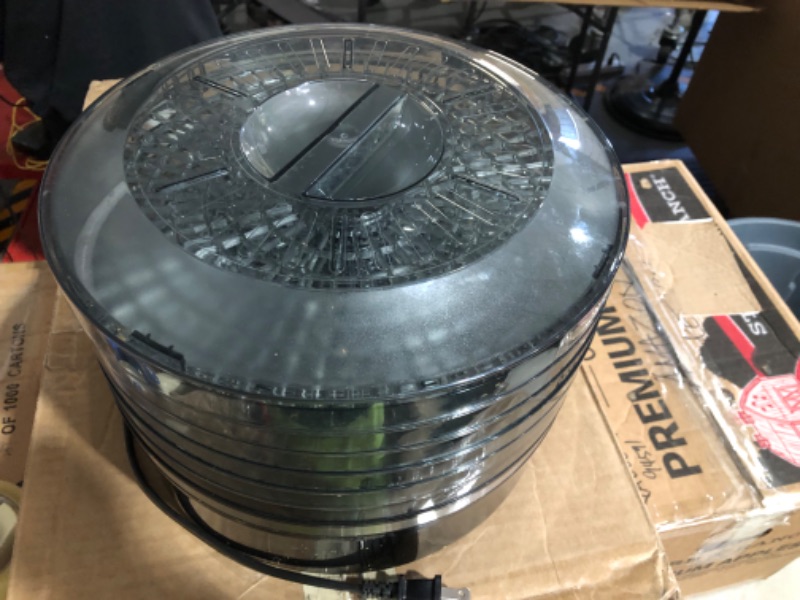 Photo 5 of **POWERS ON** **USED** Elite Gourmet EFD319 Food Dehydrator, 5 BPA-Free 11.4" Trays