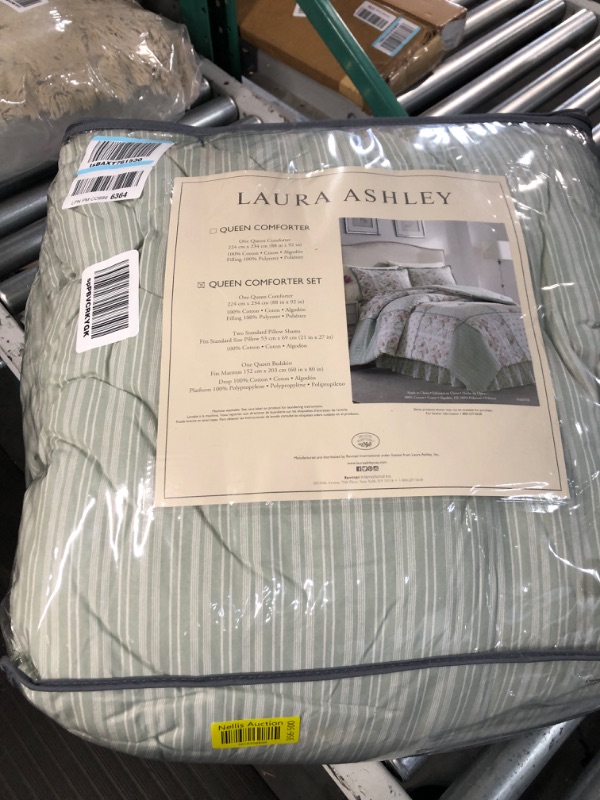 Photo 2 of ***USED AND DIRTY***
Laura Ashley Harper Floral Midweight Comforter, Queen