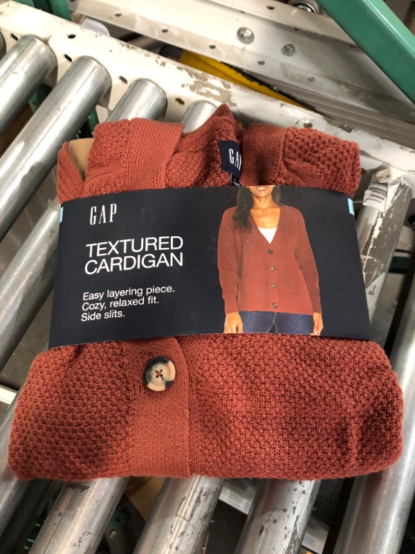 Photo 2 of Gap Ladies Textured Cardigan (Large)
