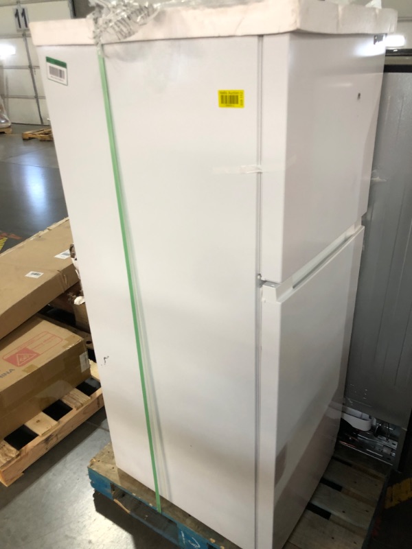 Photo 2 of [READ NOTES]
Vissani 10.1 cu. ft. Top Freezer Refrigerator in White